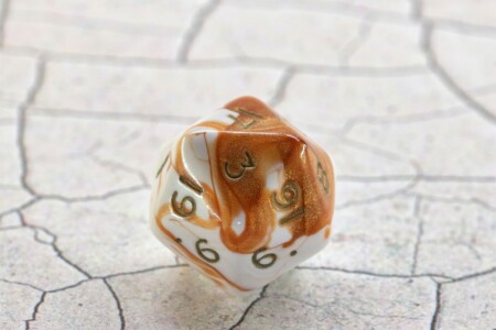 D&G Swirl Gold White d20