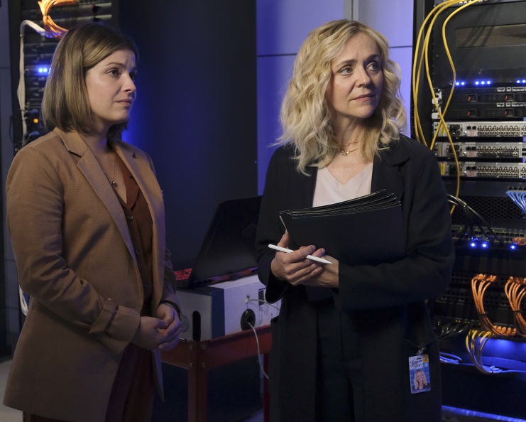 5x03_stills_09.jpg